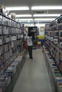 Book off Japonya’da ikinciel kitapevi ortam